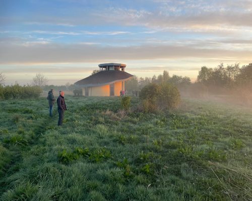 Kapel bij zonsopgang
